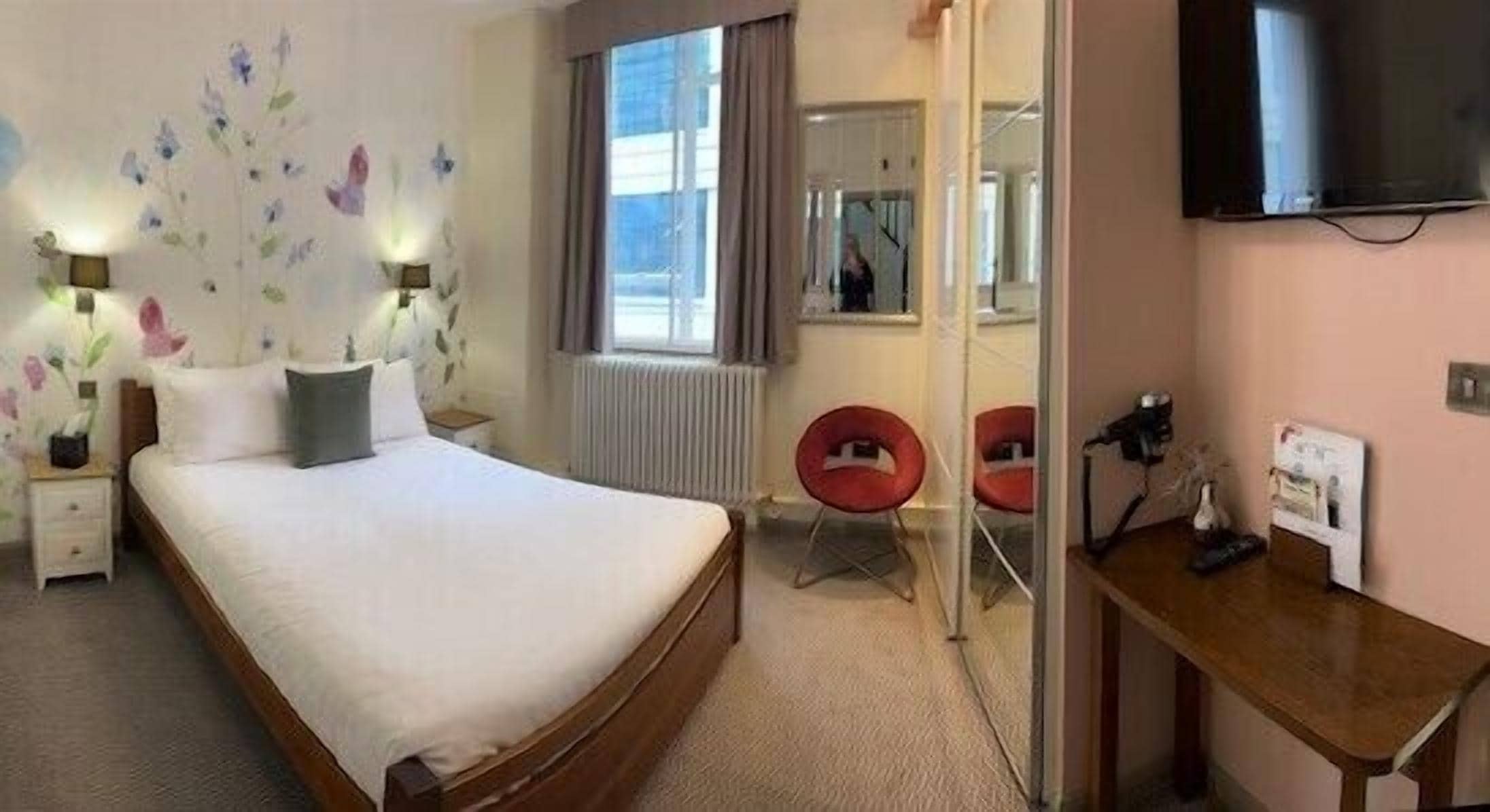Photo - The Fitzrovia Belle Hotel