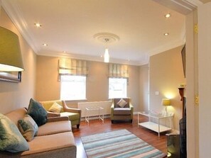 Lounge - Luxurious KC House (Dungannon)