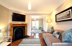 Room, Private Bathroom (3 Storey House - 3 Rooms) | Lounge - Luxurious KC House (Dungannon)