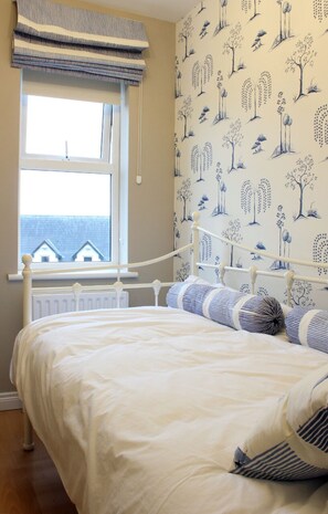 Room, Private Bathroom (3 Storey House - 3 Rooms)