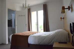 Chambre Double | Coffres-forts dans les chambres, bureau, rideaux occultants