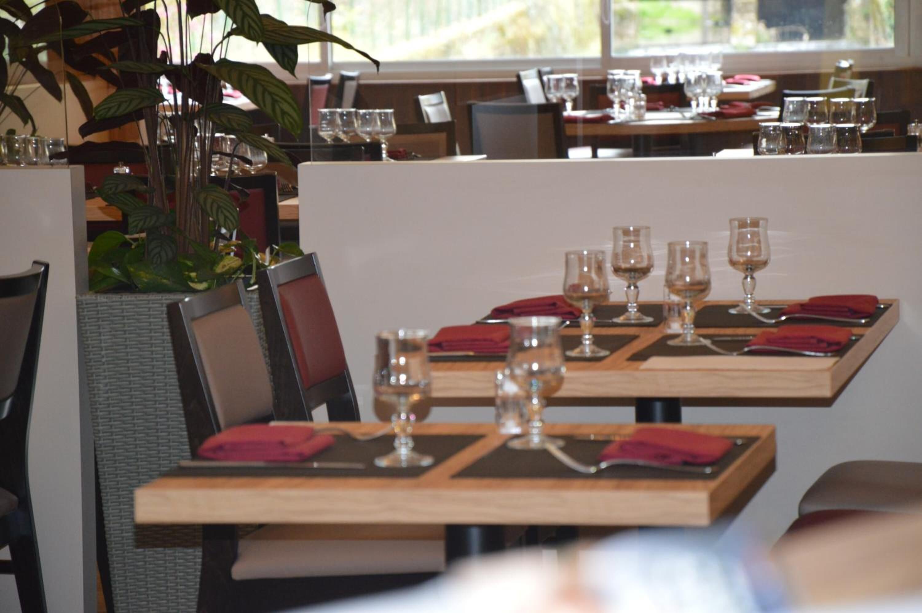 lunch and dinner served, french cuisine