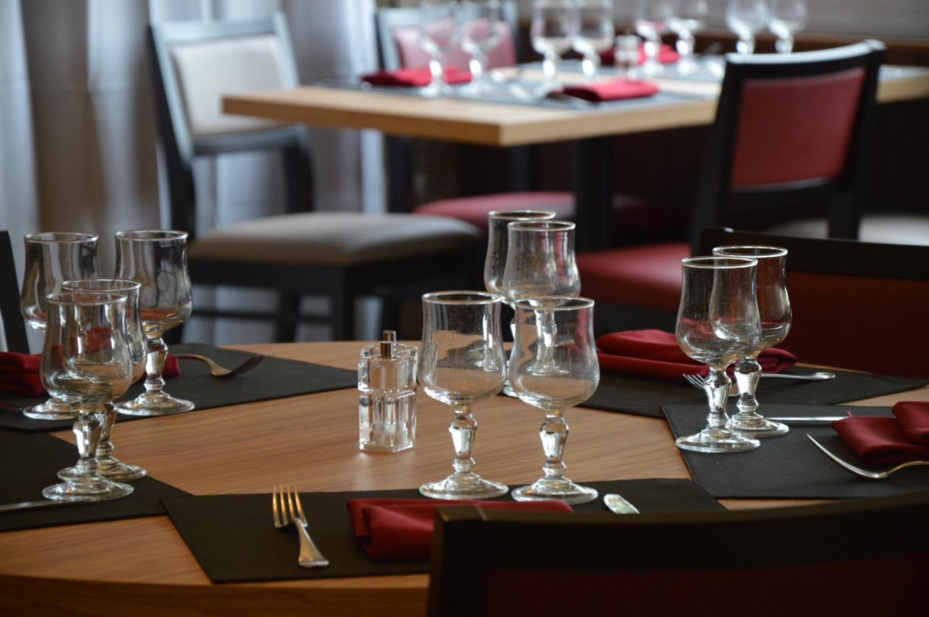 lunch and dinner served, french cuisine