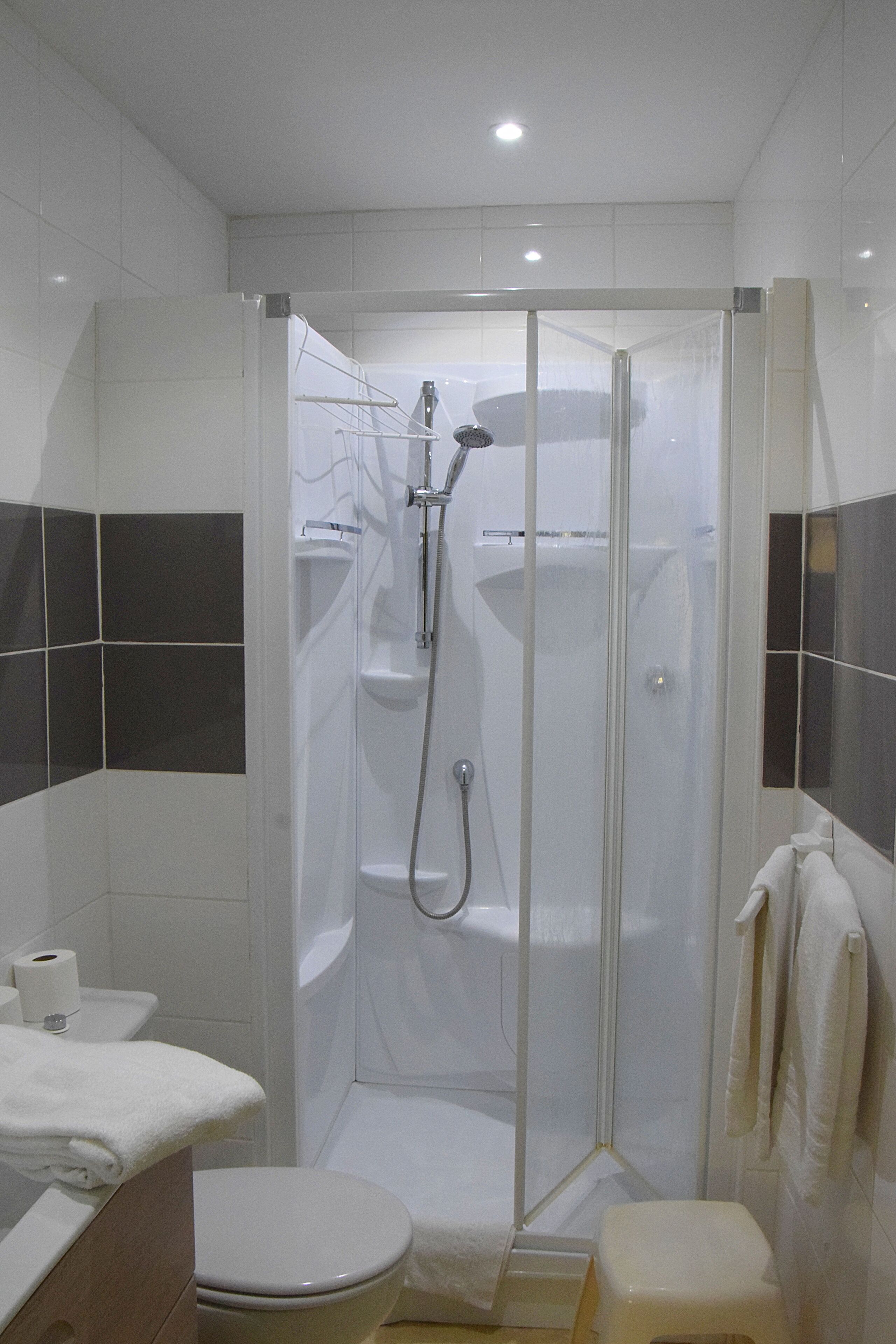 quadruple room | bathroom | shower, free toiletries, hair dryer, towels