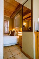 Minibar, wifi gratis y ropa de cama 