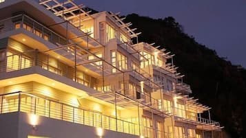 Façade de l’hébergement - soirée/nuit