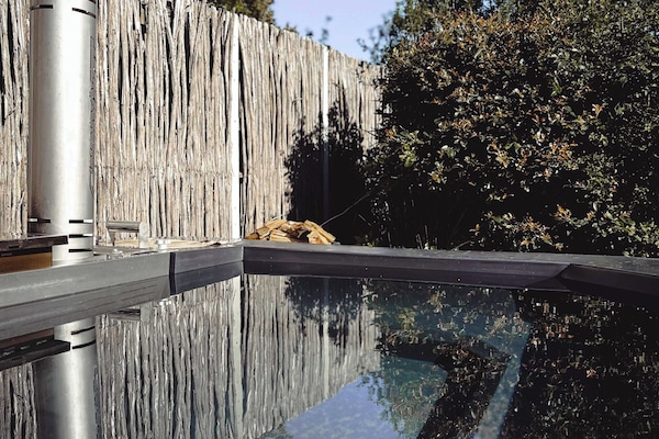 Superior Double Room, 1 Katil Raja (King), Hot Tub | 1 bilik tidur, peralatan tempat tidur premium, bar mini