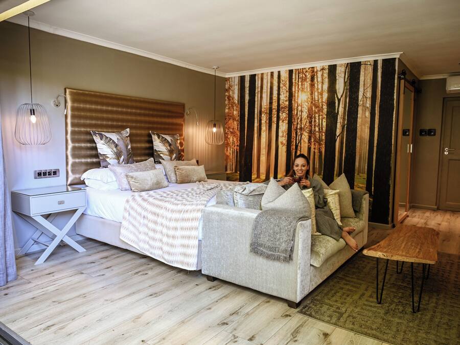 Superior Suite, 1 King Bed, Garden View | Premium bedding, minibar, in-room safe, individually decorated