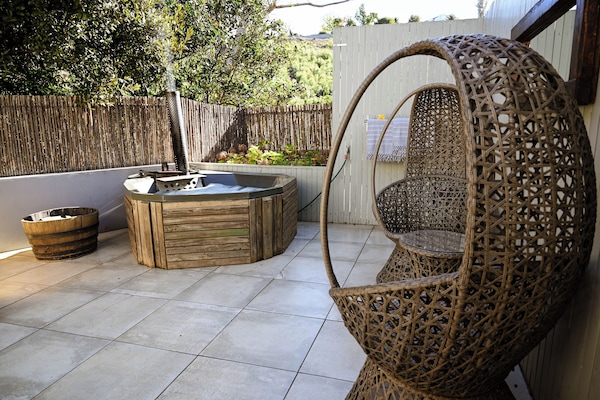 Deluxe Suite, 1 King Bed, Courtyard View, Garden Area | View from room