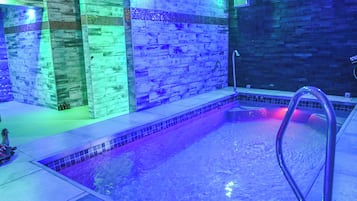 Couples treatment room(s), sauna, steam room, body treatments