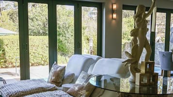 Couples treatment room(s), sauna, steam room, body treatments