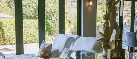 Couples treatment room(s), sauna, steam room, body treatments