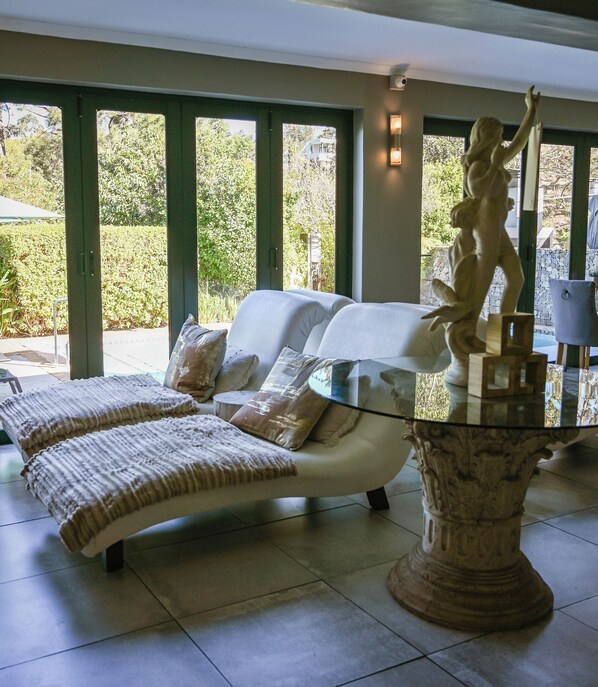 Couples treatment rooms, sauna, steam room, body treatments
