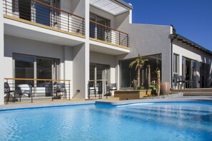 Kolam renang outdoor