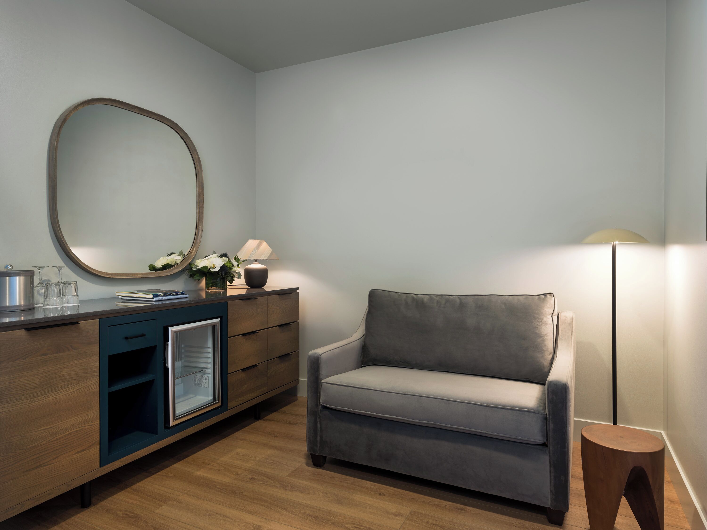 junior suite, 1 king bed with sofa bed (chaise bed) | living area | led tv