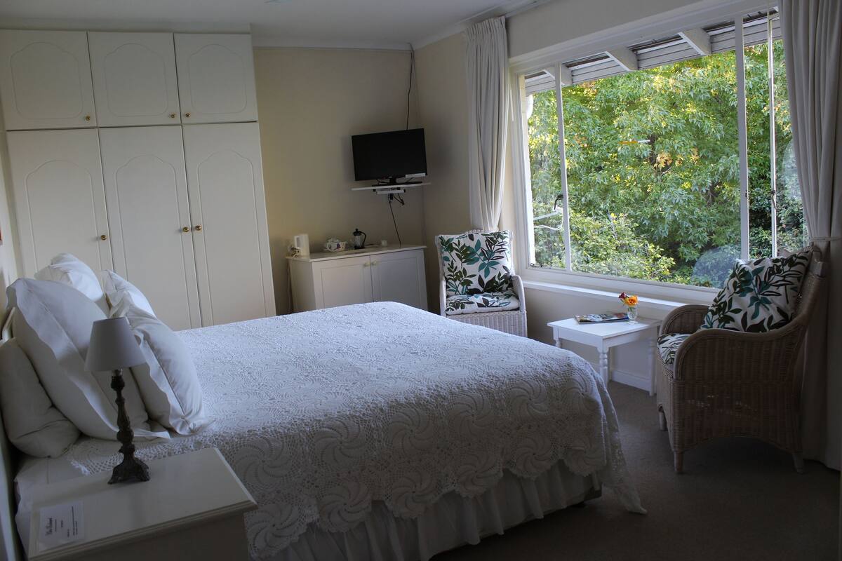Standard Room, 1 Bedroom (Standard Room) | In-room safe, desk, iron/ironing board, free cots/infant beds