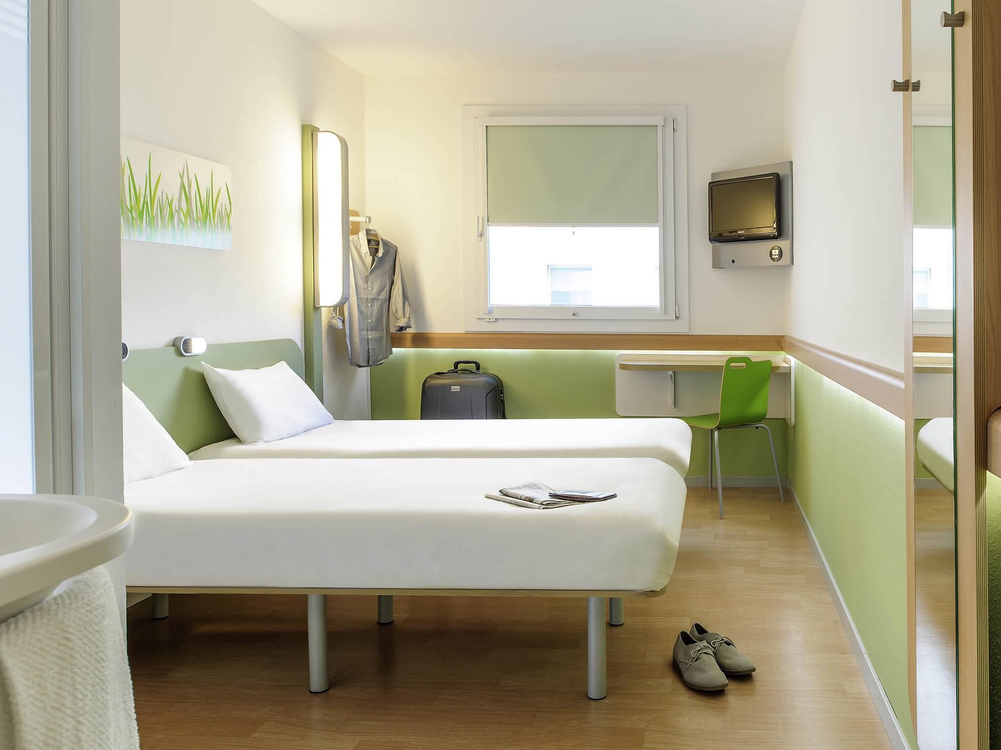 Chambre, 2 lits jumeaux | Accès au Wi-Fi (inclus), literie fournie