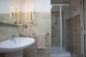 A bathroom with a sink, towel rack, and shower. - Camping Village Laguna Blu (Alghero)
