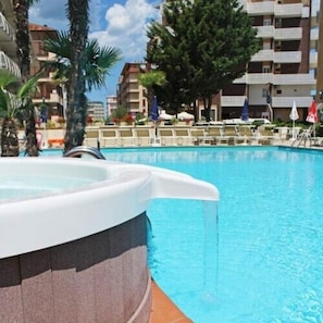 Outdoor pool - De Paris (Ravenna)