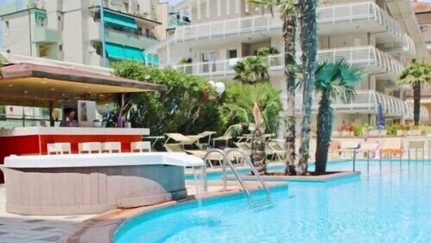 Poolside bar - De Paris (Ravenna)