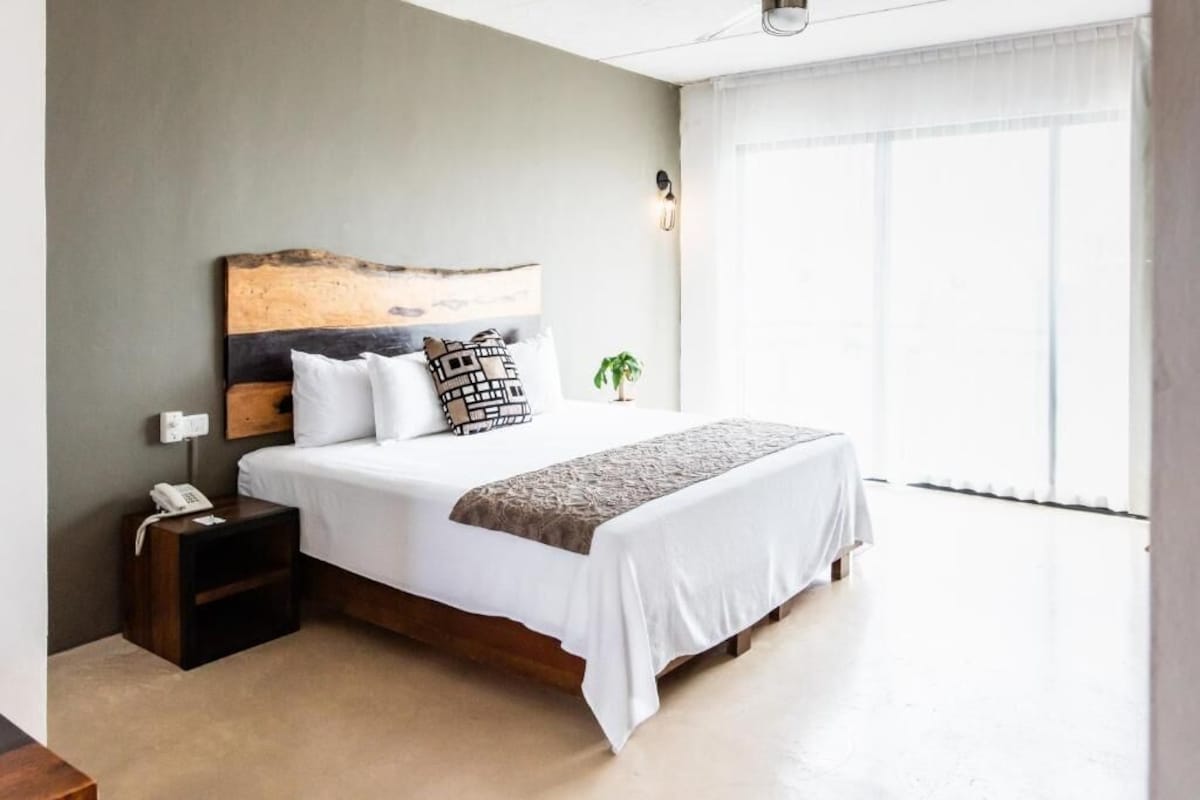 In-room safe, desk, iron/ironing board, free WiFi
