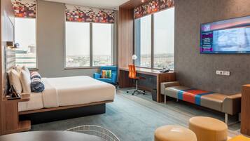 Breezy, Habitación, 1 cama de matrimonio grande | Caja fuerte, escritorio, tabla de planchar con plancha y cunas gratuitas