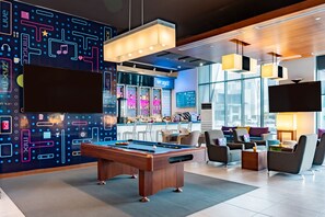 Rooftop bar, poolside views, open daily - Aloft by Marriott Dhahran (Al Khobar)
