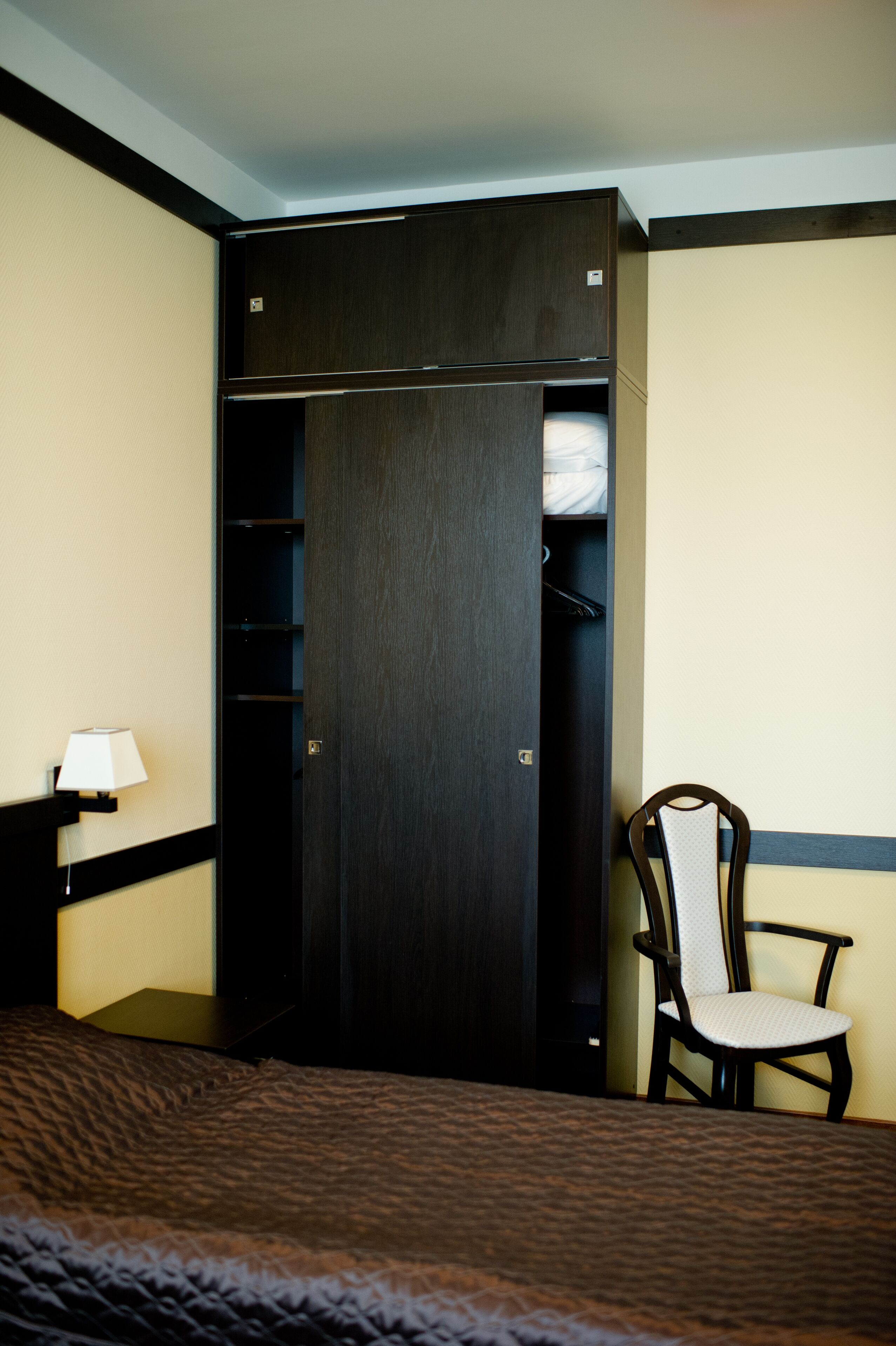standard twin room | bathroom | shower, free toiletries, hair dryer, towels