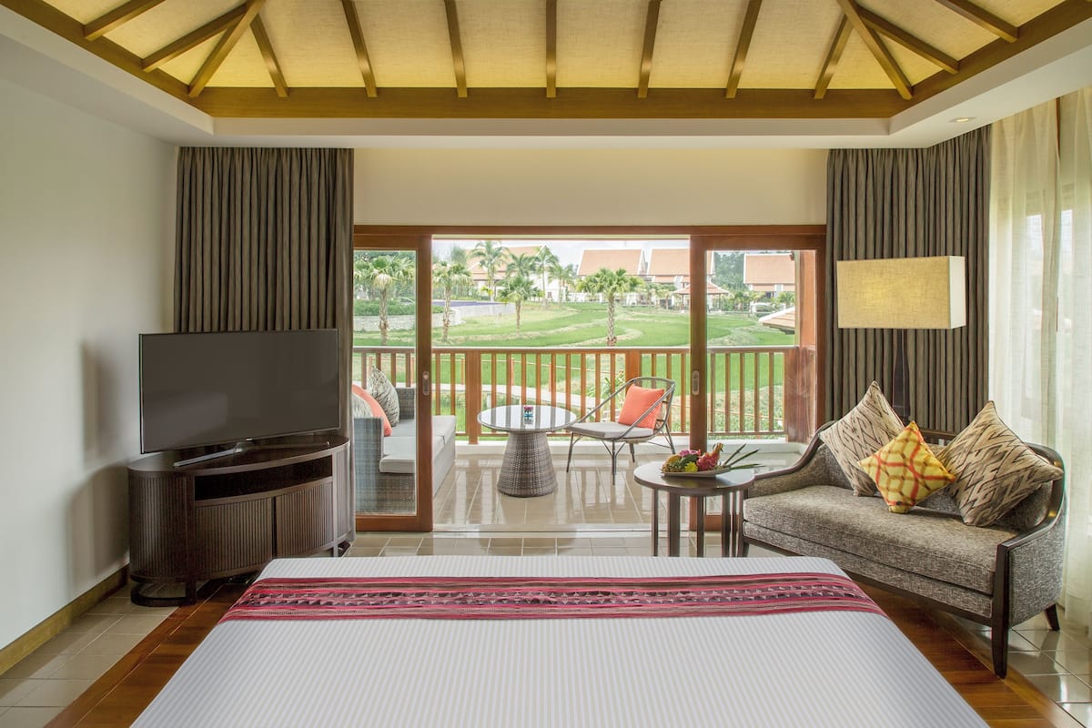 deluxe room, 1 king bed (premium) | garden view