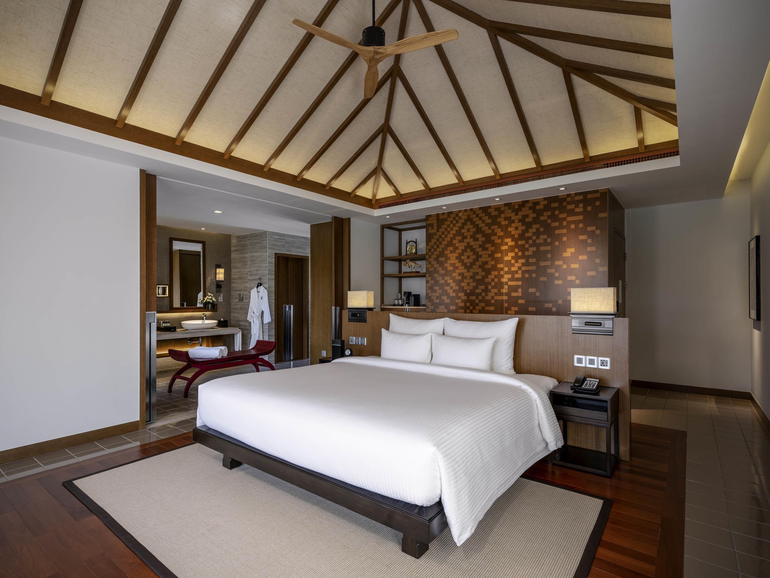 Deluxe Room, 1 King Bed (Premium)