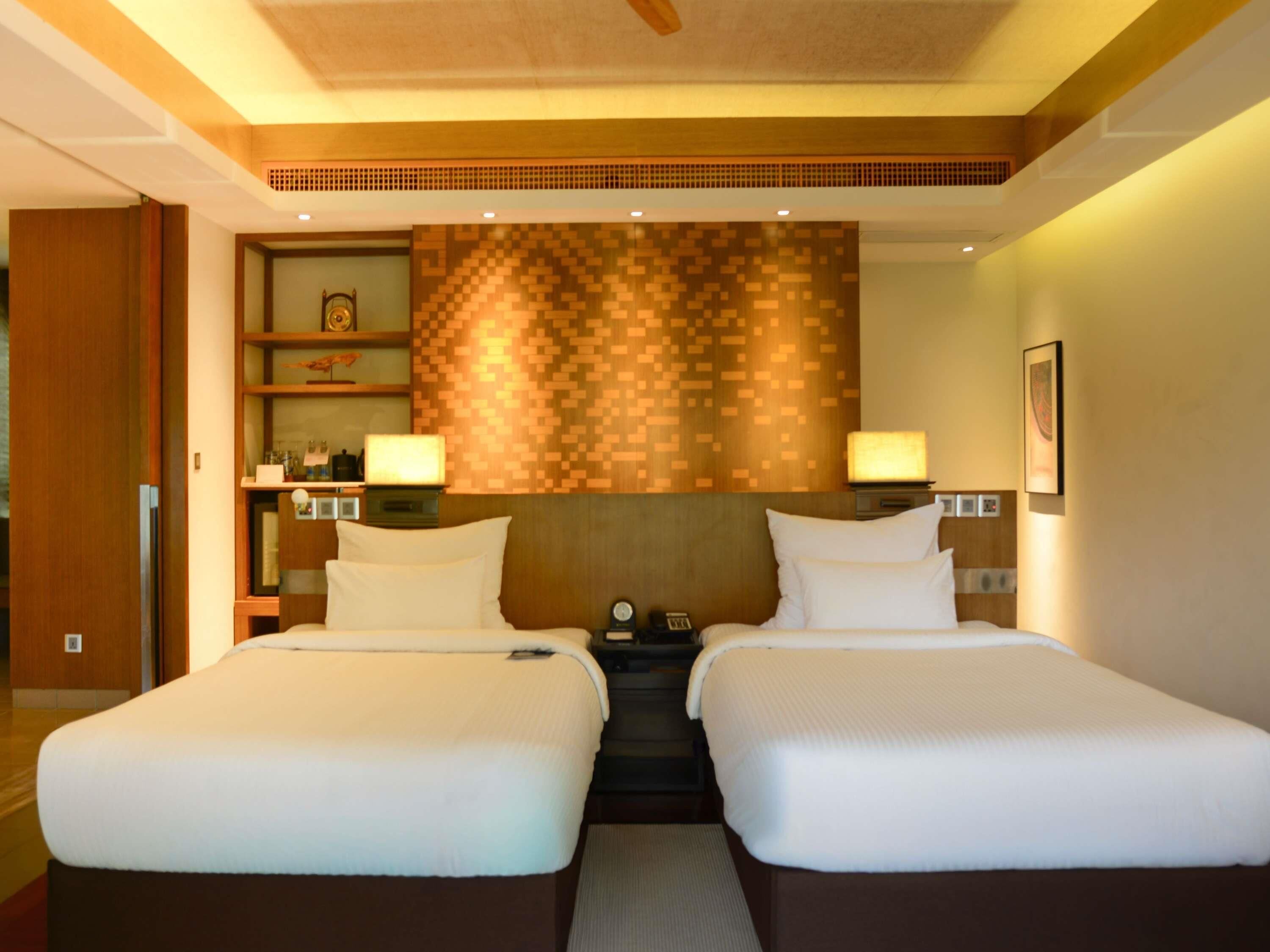 Habitación Deluxe, 2 camas individuales | Minibar, caja fuerte, escritorio y cortinas opacas