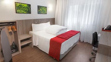 Cofres nos quartos, escrivaninha, quartos à prova de som