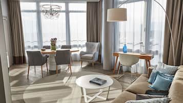 Executive-Suite | Hochwertige Bettwaren, Daunenbettdecken, Zimmersafe, Schreibtisch