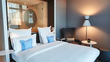 Deluxe-Zimmer | Hochwertige Bettwaren, Daunenbettdecken, Zimmersafe, Schreibtisch