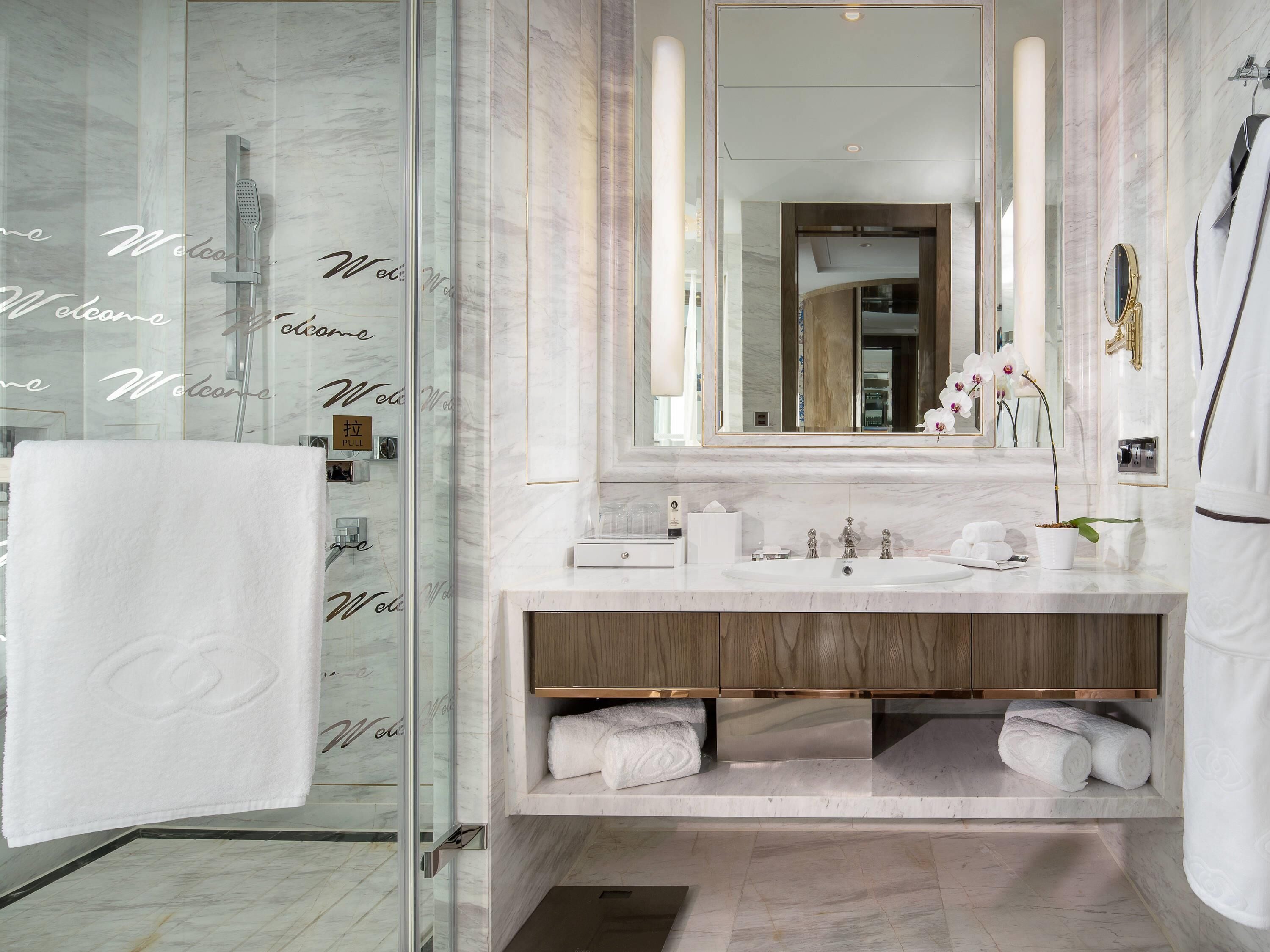 Biancheria da letto di alta qualità, minibar, una cassaforte in camera