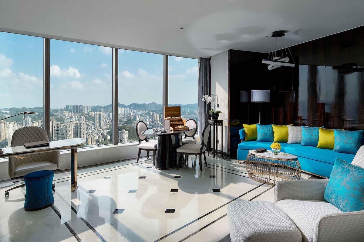 Club Suite, 1 King Bed, Club Lounge Access, River View (Prestige) | Premium bedding, minibar, in-room safe, desk