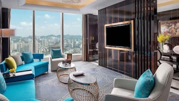 Club Suite, 1 King Bed, River View (Opera) | Premium bedding, minibar, in-room safe, desk