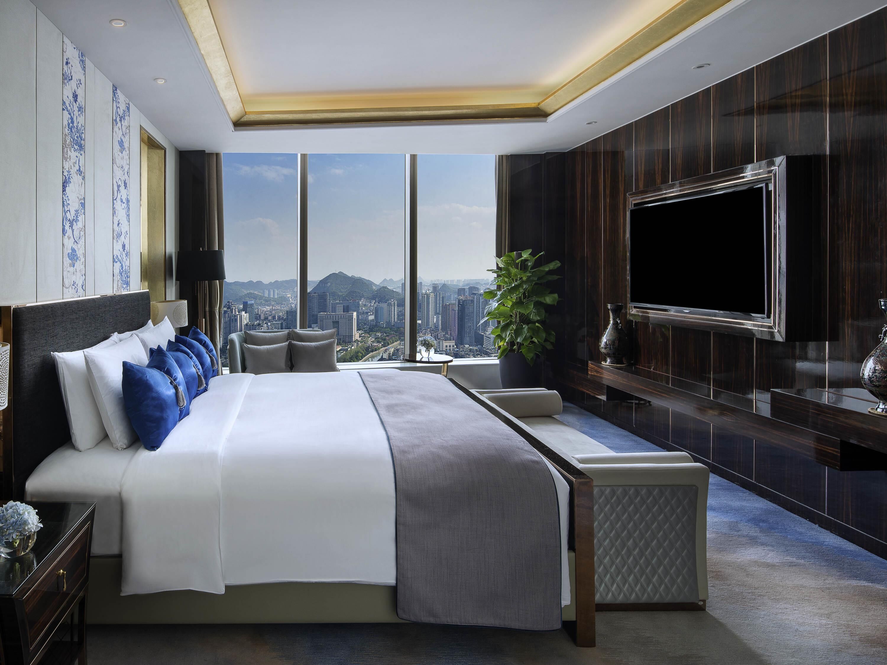 Premium bedding, minibar, in-room safe, desk