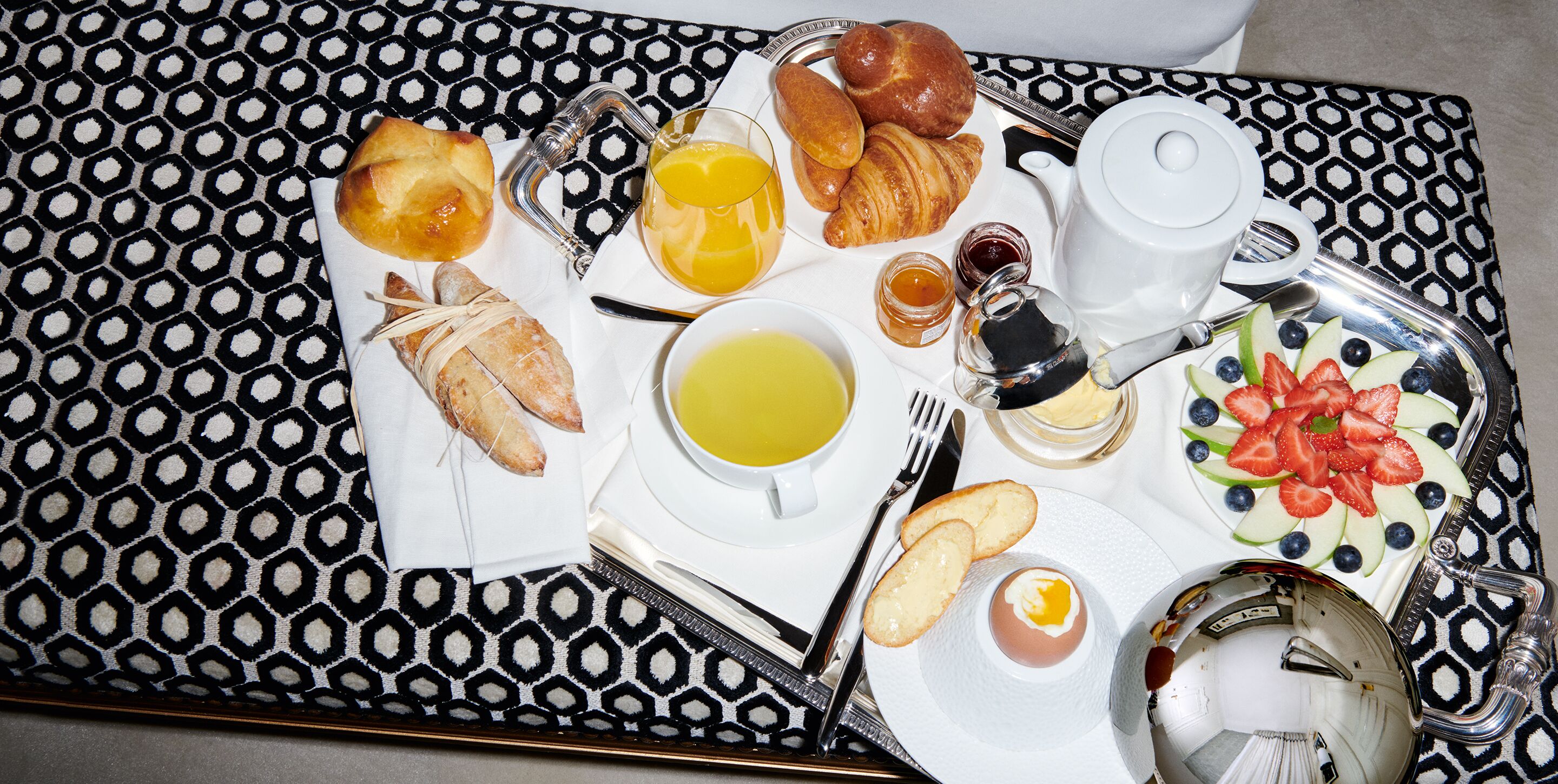 3 restaurants, breakfast, lunch, dinner served; chinese cuisine