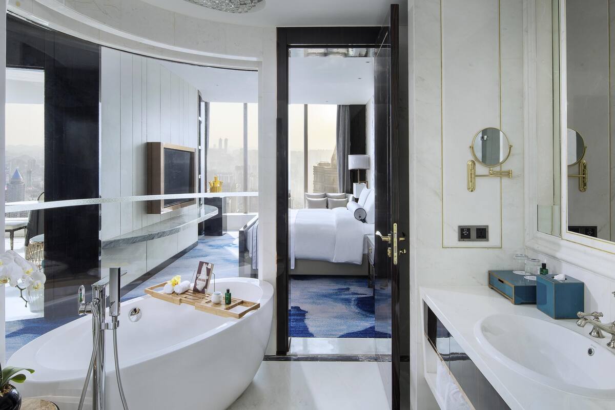 1 bedroom, premium bedding, minibar, in-room safe