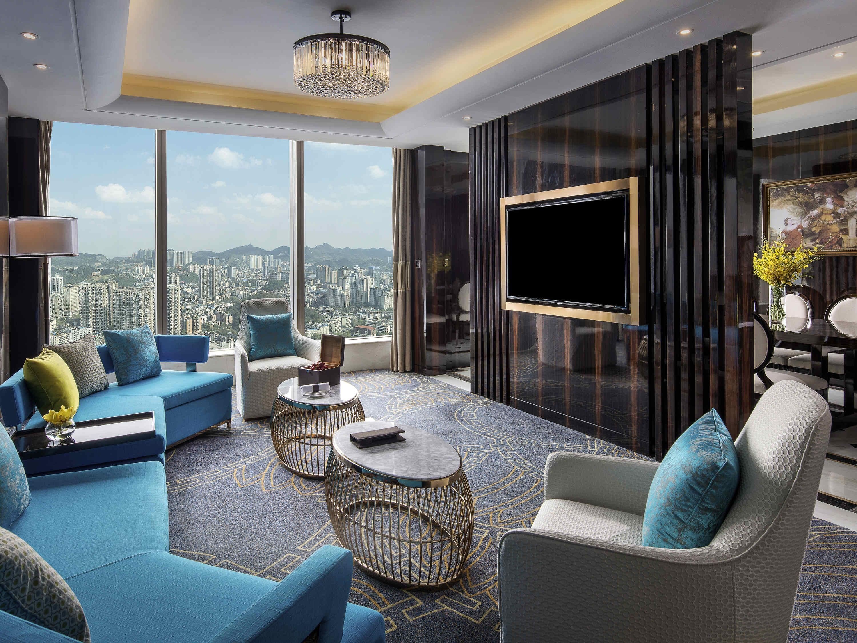 Club Suite, 1 King Bed, River View (Opera) | Premium bedding, minibar, in-room safe, desk