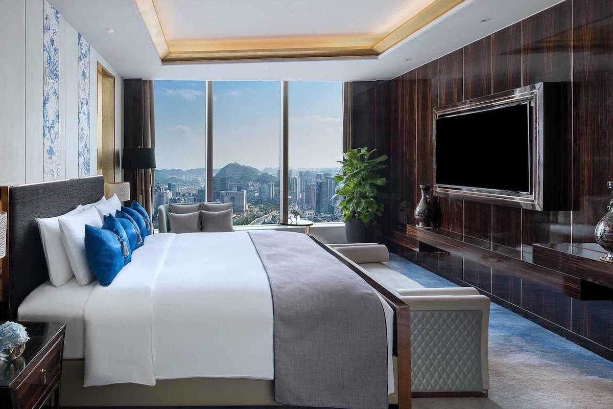 1 bedroom, premium bedding, minibar, in-room safe