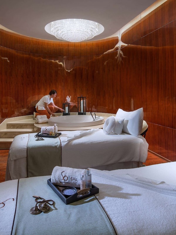 Couples treatment rooms, body treatments, hydrotherapy