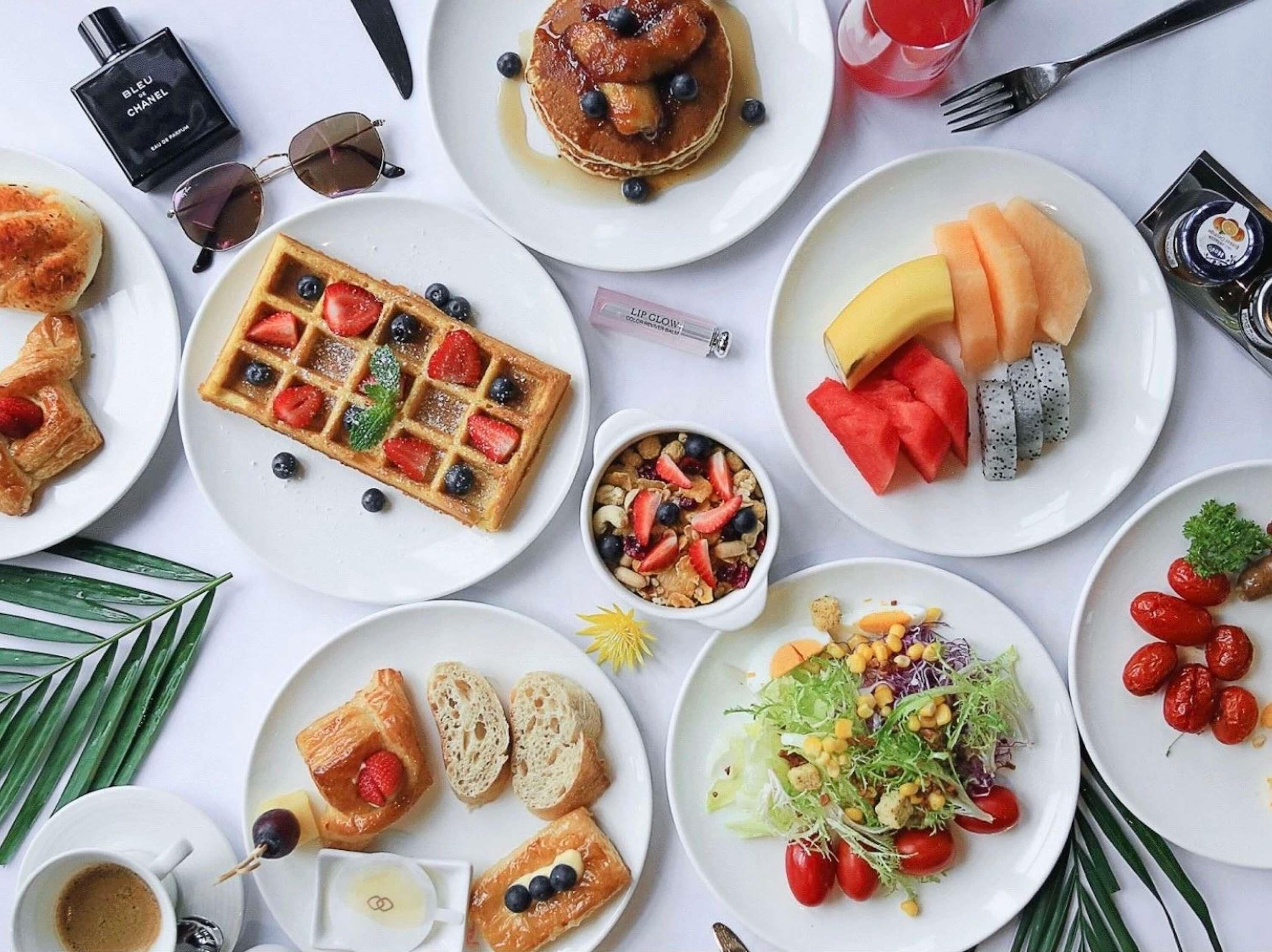 Daily buffet breakfast for a fee