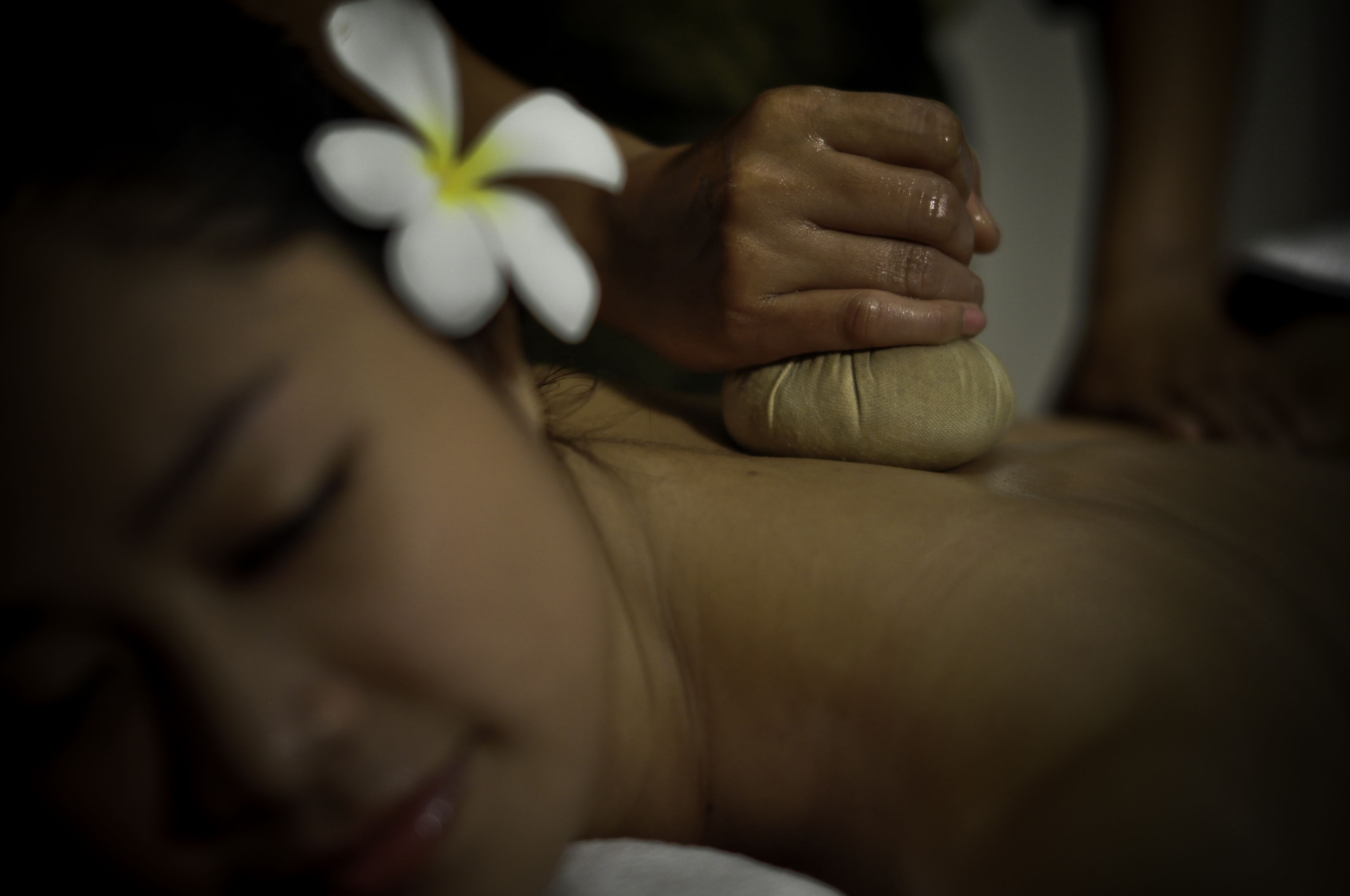 body treatments, aromatherapy, hot stone massages, deep-tissue massages