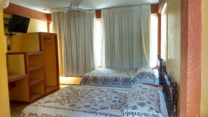 Habitación cuádruple estándar | Ropa de cama