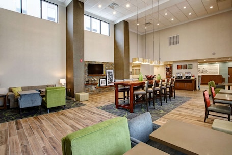 Lobby. Hampton Inn & Suites Baltimore/Aberdeen