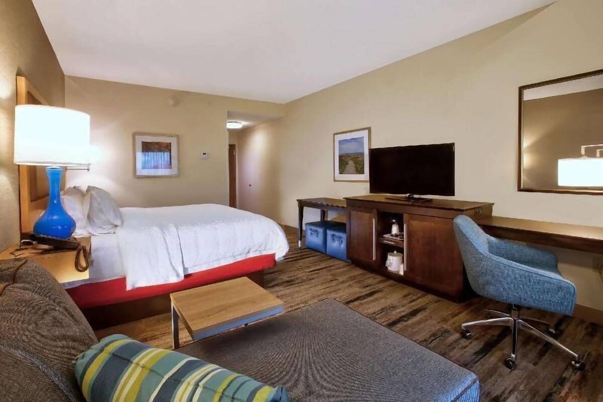 Premium bedding, in-room safe, individually furnished, desk