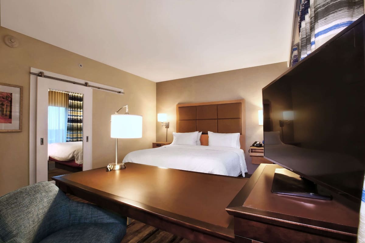 Luxe beddengoed, een kluis op de kamer, individueel gemeubileerd