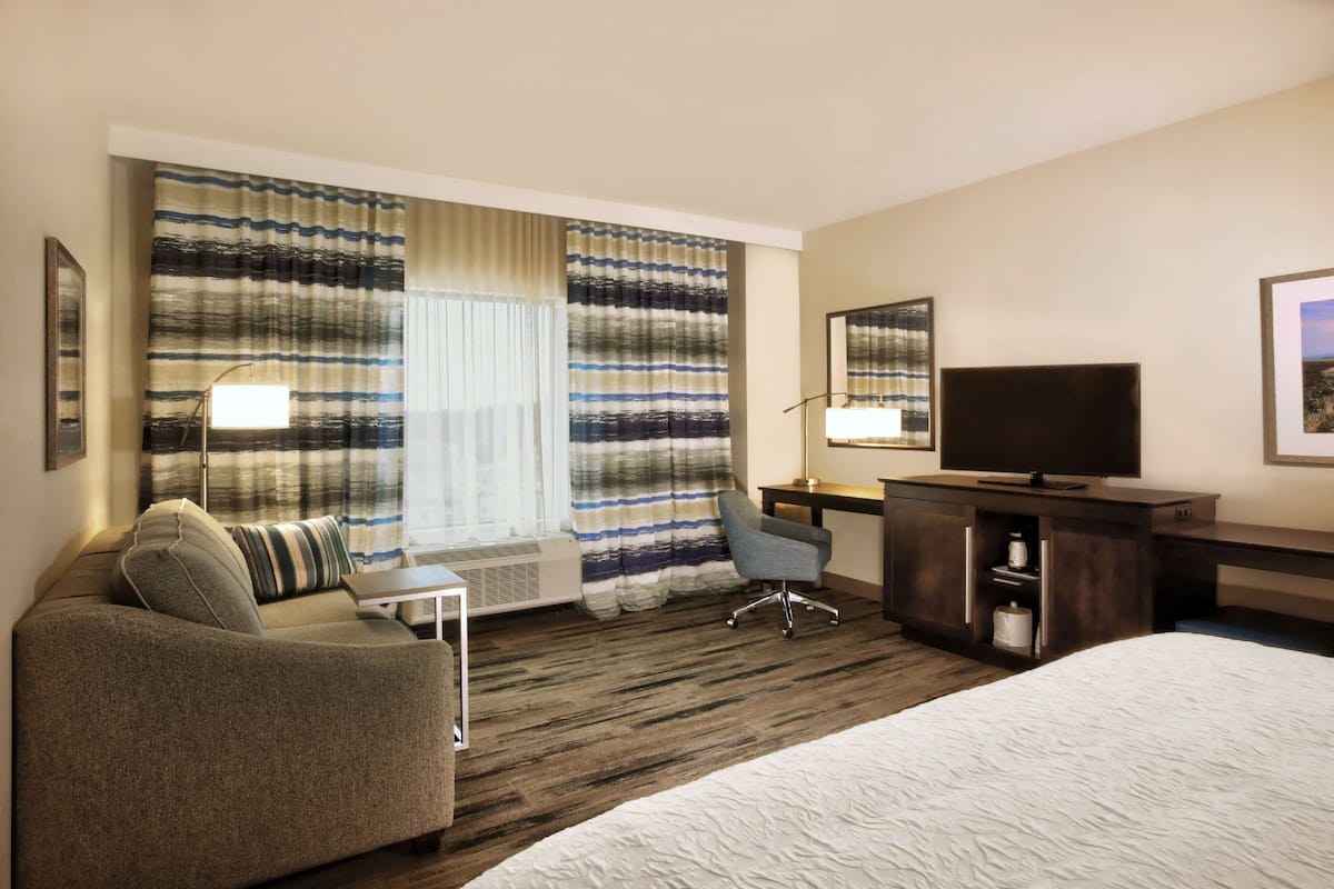 Luxe beddengoed, een kluis op de kamer, individueel gemeubileerd